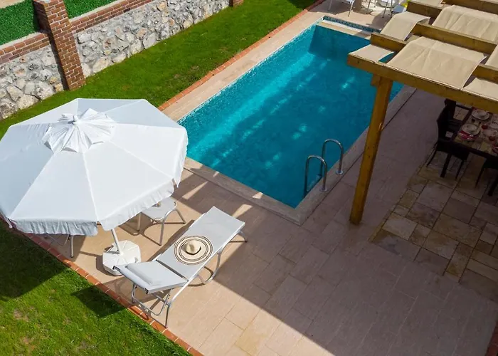 Cemre - 2 Bedroom In Kayakoey Oeluedeniz Villa Fethiye